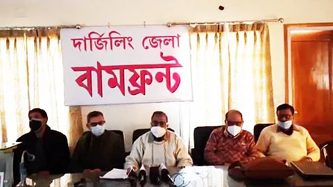 শিলিগুড়িতে নির্বাচনী ইস্তেহার প্রকাশে বামফ্রন্ট নেতৃত্ব