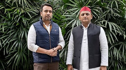 জয়ন্ত চৌধুরী ও অখিলেশ যাদব