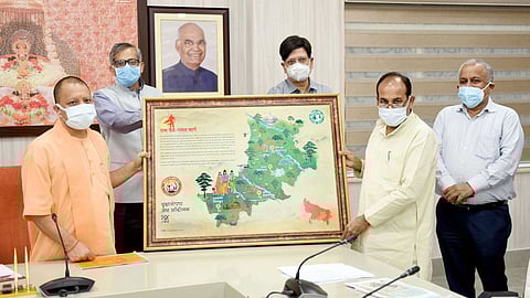 মুখ্যমন্ত্রী যোগী আদিত্যনাথের সঙ্গে দারা সিং চৌহান