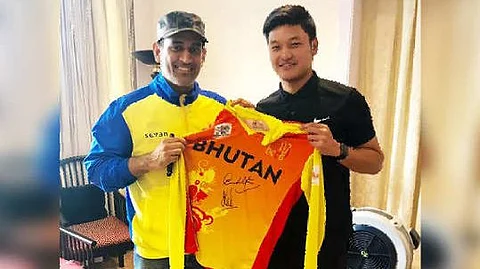 মহেন্দ্র সিং ধোনির সাথে মিকো দর্জি