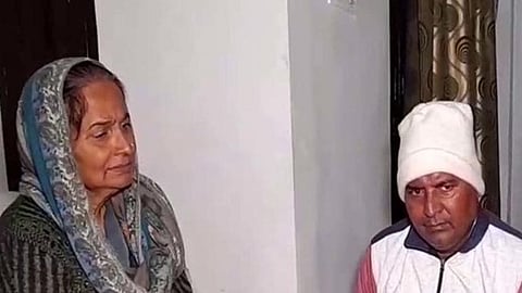 মায়ের সঙ্গে বিজেপি বিধায়ক বিনয় শাক্য