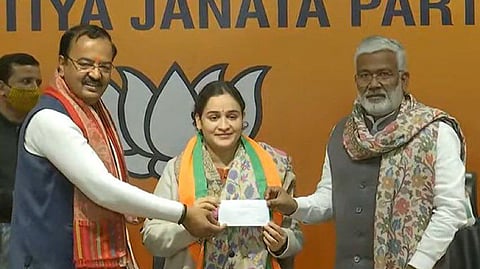 বিজেপিতে যোগ দিলেন অপর্ণা যাদব