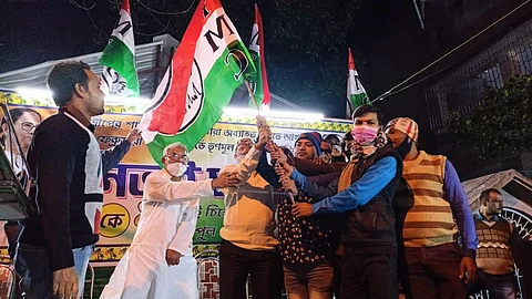 WB BJP: নবদ্বীপে পৌর নির্বাচনের আগে বিজেপিতে বড়োসড়ো ভাঙন, তৃণমূলে বিজেপির শতাধিক কর্মী