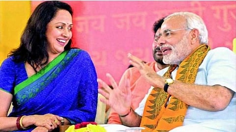 প্রধানমন্ত্রী নরেন্দ্র মোদীর সাথে হেমা মালিনী