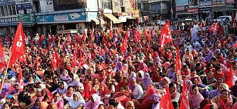 আন্দোলনে অঙ্গনওয়াড়ি কর্মীরা