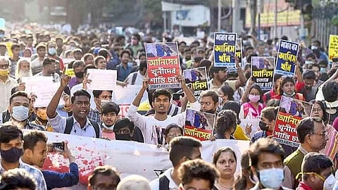 ছাত্রনেতা আনিস খানের গ্রামে এলোপাথাড়ি আক্রমণ! - তৃণমূলের বিরুদ্ধে অভিযোগ গ্রামবাসীদের
