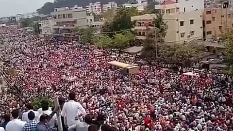 অন্ধপ্রদেশে সরকারি কর্মচারীদের চলো বিজয়ওয়াদা কর্মসূচীতে জনস্রোত