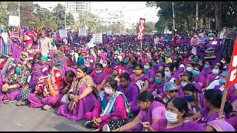 বিক্ষোভ আশা কর্মীদের