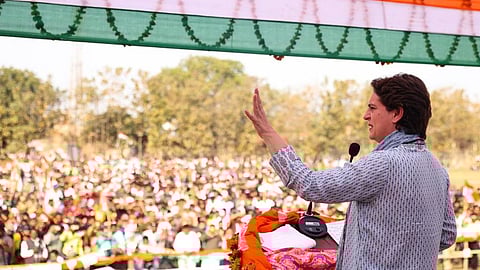 উত্তরপ্রদেশে নির্বাচনী জনসভায় প্রিয়াঙ্কা গান্ধী বঢরা