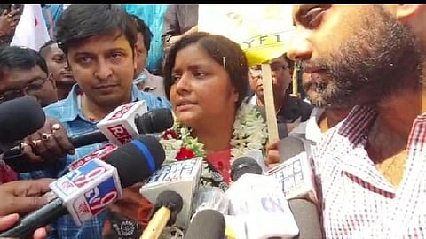 জেল থেকে বেরোলেন মীনাক্ষী মুখার্জি