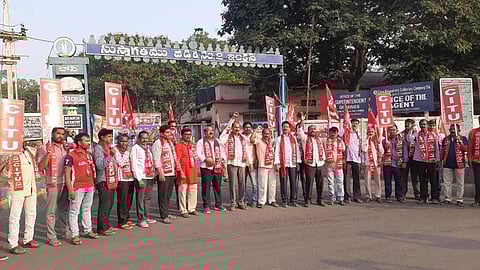 সিঙ্গারেনি কয়লাখনিতে দ্বিতীয় দিনের ধর্মঘট