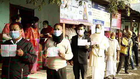 চলছে ভোটগ্রহণ