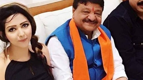 কৈলাস বিজয়বর্গীয় সাথে পামেলা গোস্বামী