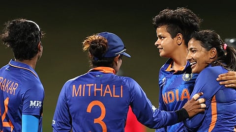 সেমিফাইনালের আশা জিইয়ে রাখলো মিতালিরা