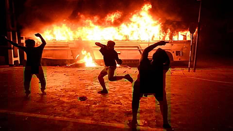 Sri Lanka: অর্থমন্ত্রী সহ মন্ত্রীসভার ২৬ জন সদস্যের ইস্তফার পরেও বিক্ষোভ অব্যাহত শ্রীলঙ্কায়