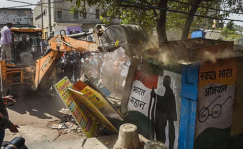 জাহাঙ্গীরপুরীতে বুলডোজার দিয়ে উচ্ছেদ অভিযান