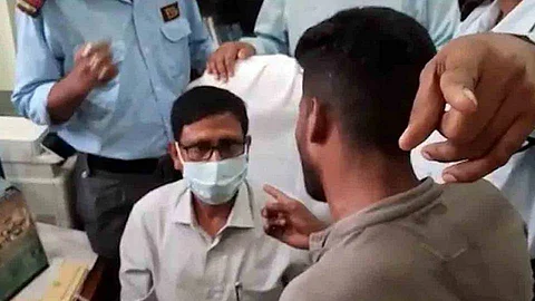 আলিয়া বিশ্ববিদ্যালয়ের উপাচার্যকে হুমকি-গালিগালাজ TMCP নেতার