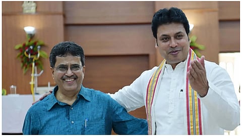 শপথ গ্রহণ অনুষ্ঠানে বিপ্লব দেব এবং মানিক সাহা