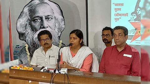 সাংবাদিক সম্মেলনে সব্যসাচী চক্রবর্তী, মীনাক্ষী মুখার্জী, পলাশ দাস, ধ্রুবজ্যোতি সাহা