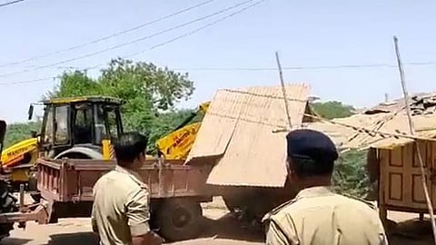 গুজরাটে চলছে উচ্ছেদ অভিযান