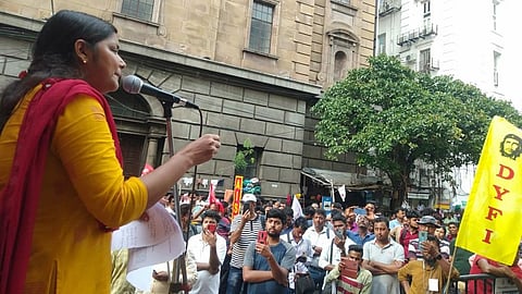 ফেয়ারলি প্লেসের সভায় বলছেন মীনাক্ষী মুখোপাধ্যায়