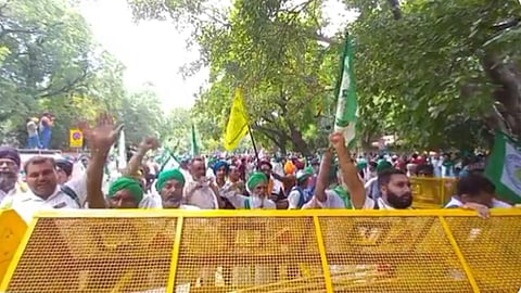 কৃষকদের বিক্ষোভ