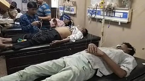 হাসপাতালে চিকিৎসাধীন শ্রমিকরা