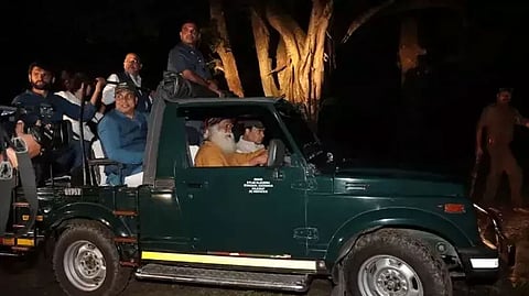 কাজিরাঙাতে সদগুরুর সাথে আসামের মুখ্যমন্ত্রী