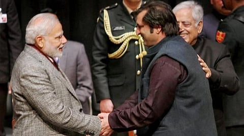 প্রধানমন্ত্রী নরেন্দ্র মোদী ও সাজ্জাদ লোন