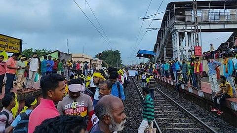 রেল অবরোধ
