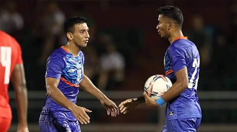 আশিক কুর্নিয়ান এবং