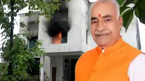আগুন ধরিয়ে দেওয়া হয়েছে রিসর্টে, বিনোদ আর্য (ইনসেটে)