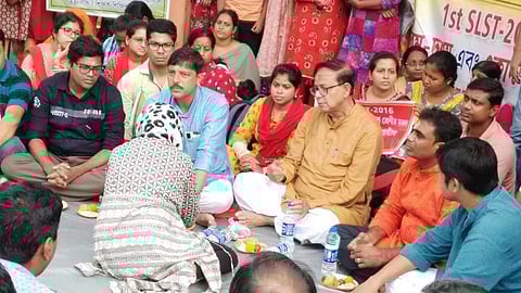 চাকরিপ্রার্থীদের ধর্না মঞ্চে মহম্মদ সেলিম সহ বাম নেতৃত্ব