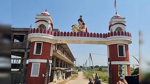 বিতর্ক সেই জমি