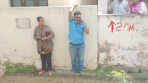 পেট্রোল হাতে দম্পতি
