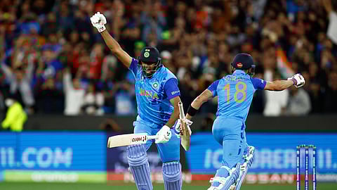 জয়ের উল্লাস অশ্বিন ও কোহলির