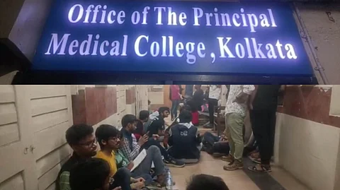 অবস্থানরত পড়ুয়ারা