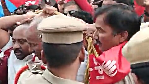 রাজ্যপাল পদ অবলুপ্তির দাবিতে হায়দারাবাদে সিপিআই-এর বিক্ষোভ