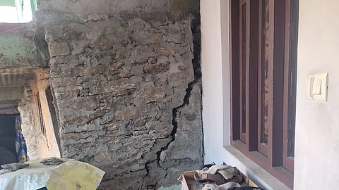 যোশীমঠে বাড়িতে ফাটল