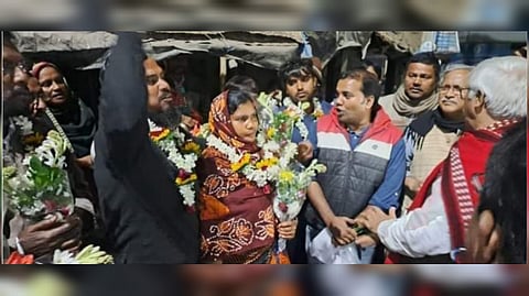 আরজুনা বিবিকে অভিনন্দন সিপিআইএম নেতৃত্বের