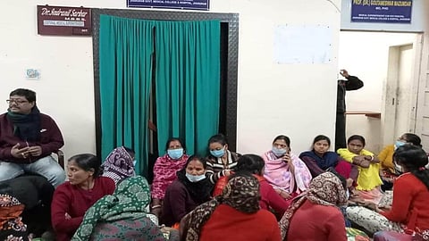 বিক্ষোভ স্বাস্থ্যকর্মীদের