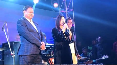 বাংলাদেশের অভিনেত্রীর সাথে হুমায়ূন কবির