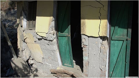 যোশিমঠের ছায়া এবার কর্ণপ্রয়াগে! বাড়ছে ফাটল, ধসের মুখে একাধিক বাড়ি