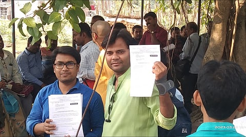 শোকজ লেটার হাতে শিক্ষকরা
