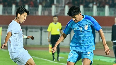 বল দখলের লড়াইয়ে অনুরুদ্ধ থাপা