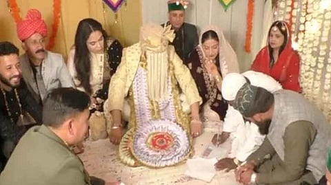 সম্প্রীতির বার্তা দিতে মন্দিরে বিয়ে!