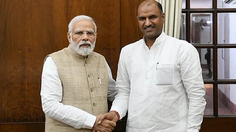 নরেন্দ্র মোদীর সাথে চন্দ্র প্রকাশ যোশী