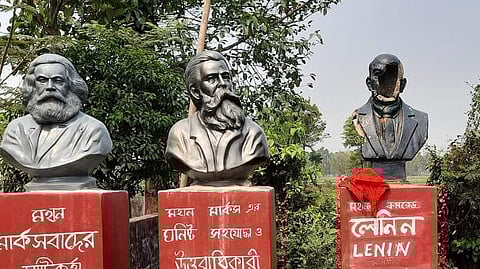 ভাঙলো লেনিন মূর্তি