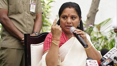 সাংবাদিক সম্মেলনে কবিতা কলবকুন্তলা