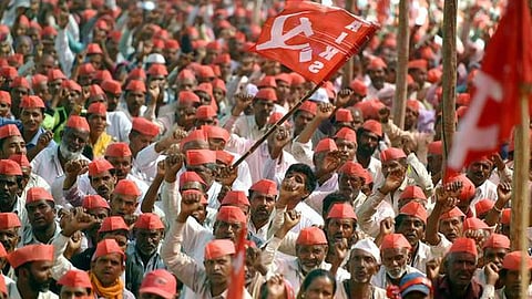 Maharashtra: নাসিক থেকে মুম্বই, দাবি আদায়ে ‘লাল ঝান্ডা’ হাতে কৃষকদের লং মার্চ শুরু
